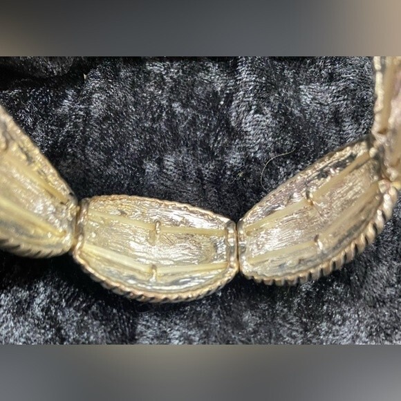 Pretty Pink Crystals in Oval Silver Medallions & Black Accents Stretch Bracelet - Picture 6 of 7